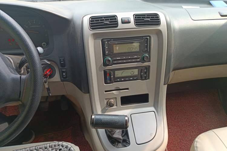 Used Jinbei Grace 2015 2.0L Classic Edition Standard Model Short Wheelbase 7 Seats Audio And AC Panel