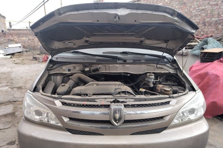 Used Jinbei Grace 2015 2.0L Classic Edition Standard Model Long Wheelbase 7/9 Seats Engine Bay