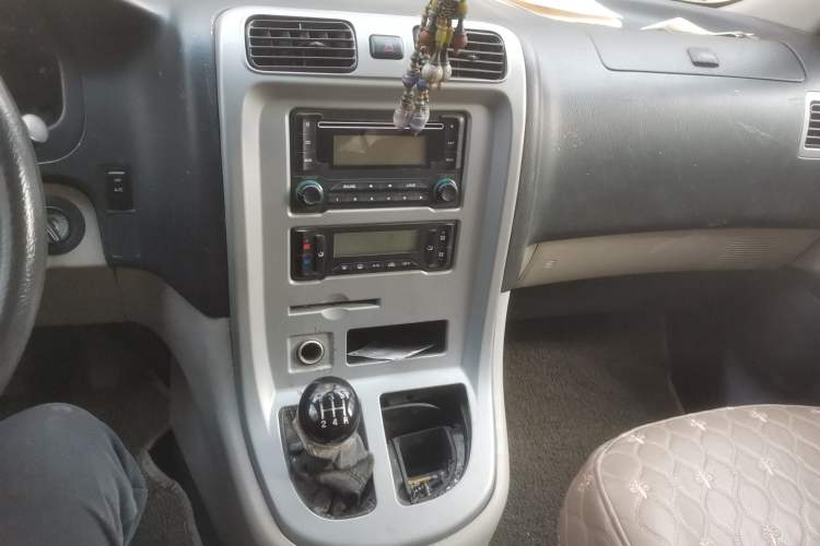 Used Jinbei Grace 2015 2.0L Classic Edition Basic Model Long Wheelbase 7-Seater Audio And AC Panel