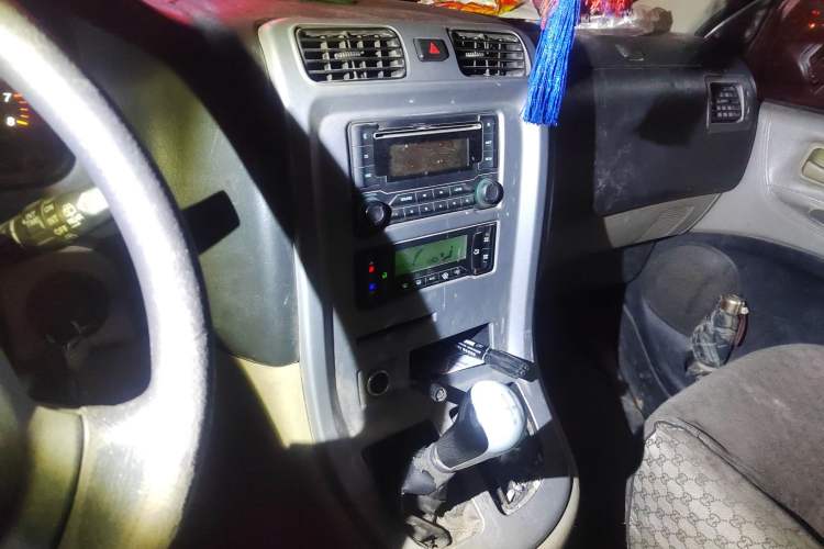 Used Jinbei Grace 2015 2.0L Classic Edition Basic Model Long Wheelbase 7-Seater Audio And AC Panel