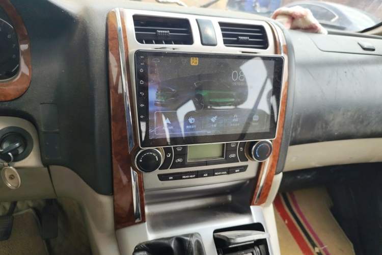 Used Jinbei Grace 2015 2.0L Classic Edition Basic Model Short Wheelbase 7-Seater Audio And AC Panel