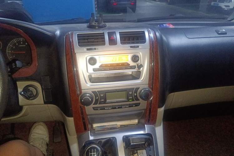 Used Jinbei Grace 2015 2.0L Classic Edition Standard Model Long Wheelbase 7/9 Seats Audio And AC Panel