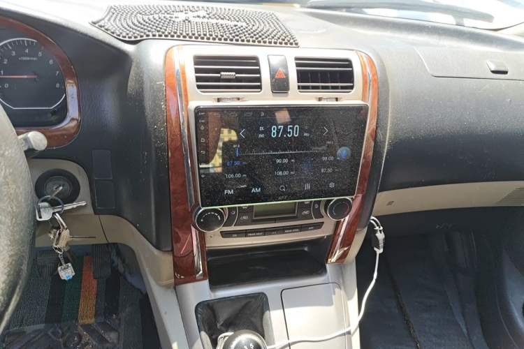 Used Jinbei Grace 2015 2.0L Classic Edition Basic Model Long Wheelbase 7-Seater Audio And AC Panel