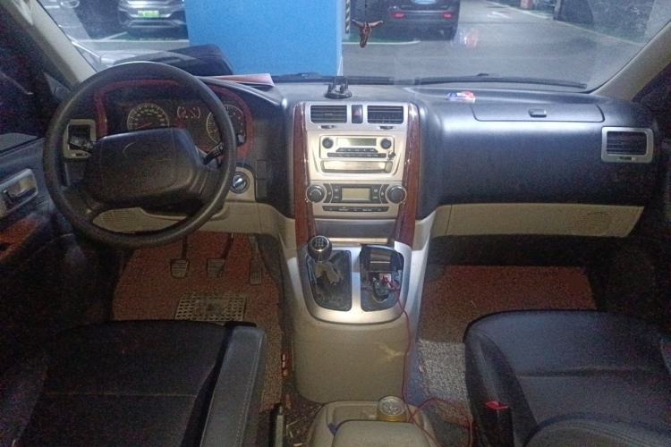 Used Jinbei Grace 2015 2.0L Classic Edition Standard Model Long Wheelbase 7/9 Seats Center Console