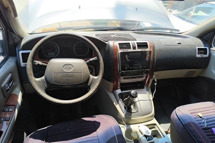 Used Jinbei Grace 2015 2.0L Classic Edition Basic Model Long Wheelbase 7-Seater Center Console
