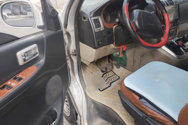 Used Jinbei Grace 2015 2.0L Classic Edition Standard Model Long Wheelbase 7/9 Seats Driver Seat