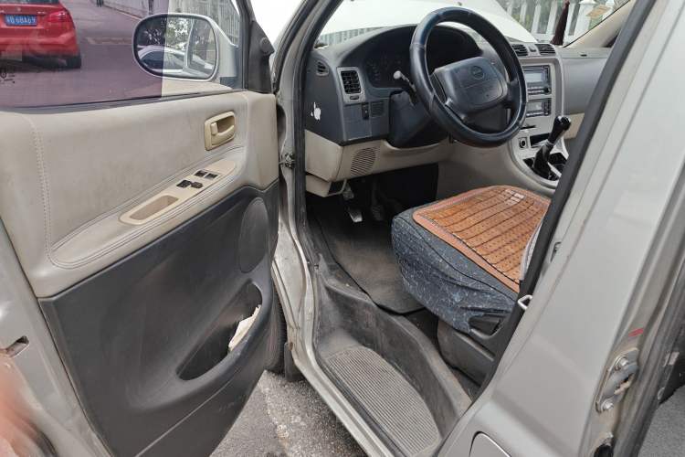 Used Jinbei Grace 2015 2.0L Classic Edition Standard Model Long Wheelbase 7/9 Seats Driver Seat