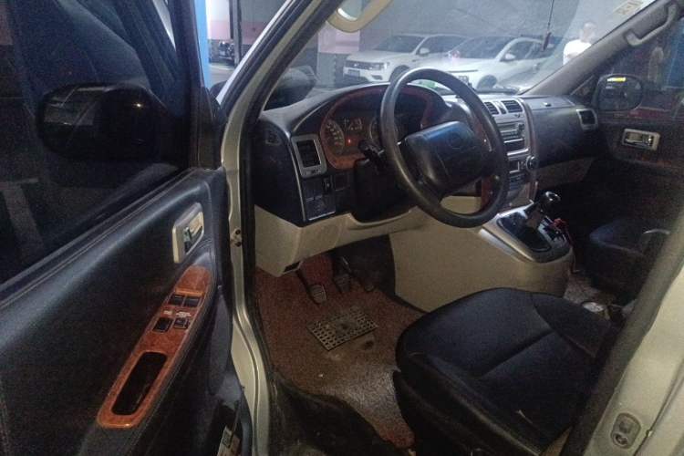 Used Jinbei Grace 2015 2.0L Classic Edition Standard Model Long Wheelbase 7/9 Seats Driver Seat