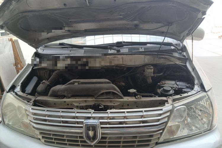 Used Jinbei Grace 2015 2.0L Classic Edition Standard Model Short Wheelbase 7 Seats Engine Bay