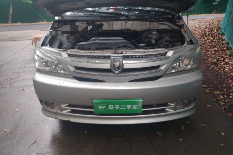 Used Jinbei Grace 2015 2.0L Classic Edition Standard Model Long Wheelbase 7/9 Seats Engine Bay