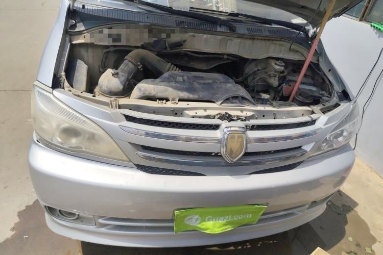 Used Jinbei Grace 2015 2.0L Classic Edition Basic Model Short Wheelbase 7-Seater Engine Bay