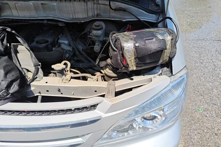 Used Jinbei Grace 2015 2.0L Classic Edition Basic Model Long Wheelbase 7-Seater Engine Bay Left