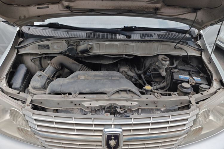 Used Jinbei Grace 2015 2.0L Classic Edition Standard Model Long Wheelbase 7/9 Seats Engine Bay