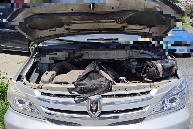 Used Jinbei Grace 2015 2.0L Classic Edition Basic Model Long Wheelbase 7-Seater Engine Bay