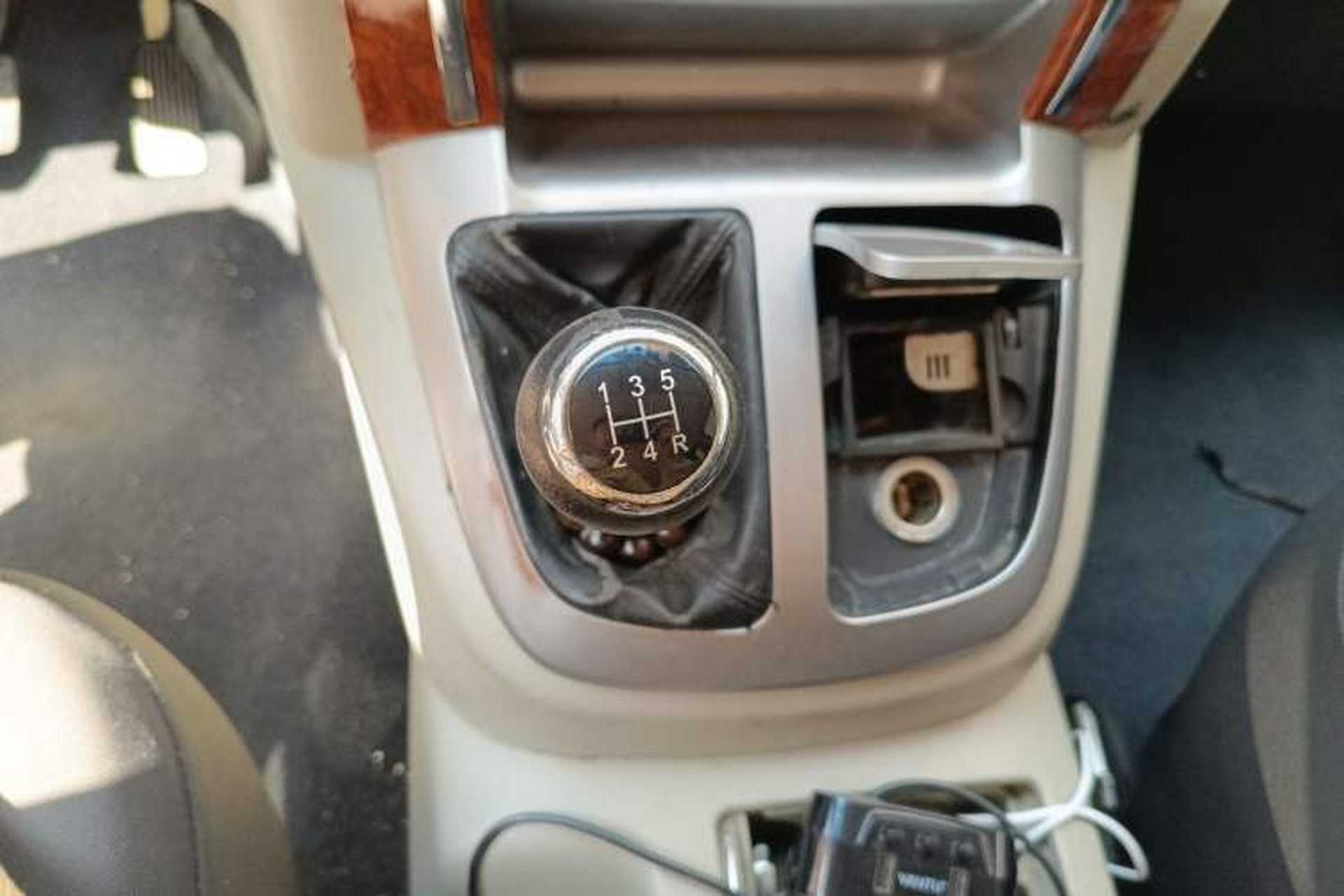 Used Jinbei Grace 2015 2.0L Classic Edition Luxury Long-Wheelbase 9-Seater Gear Lever