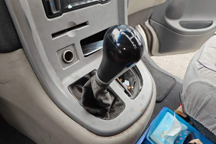 Used Jinbei Grace 2015 2.0L Classic Edition Standard Model Long Wheelbase 7/9 Seats Gear Lever