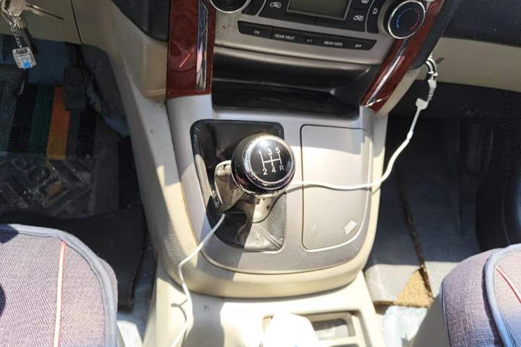 Used Jinbei Grace 2015 2.0L Classic Edition Basic Model Long Wheelbase 7-Seater Gear Lever