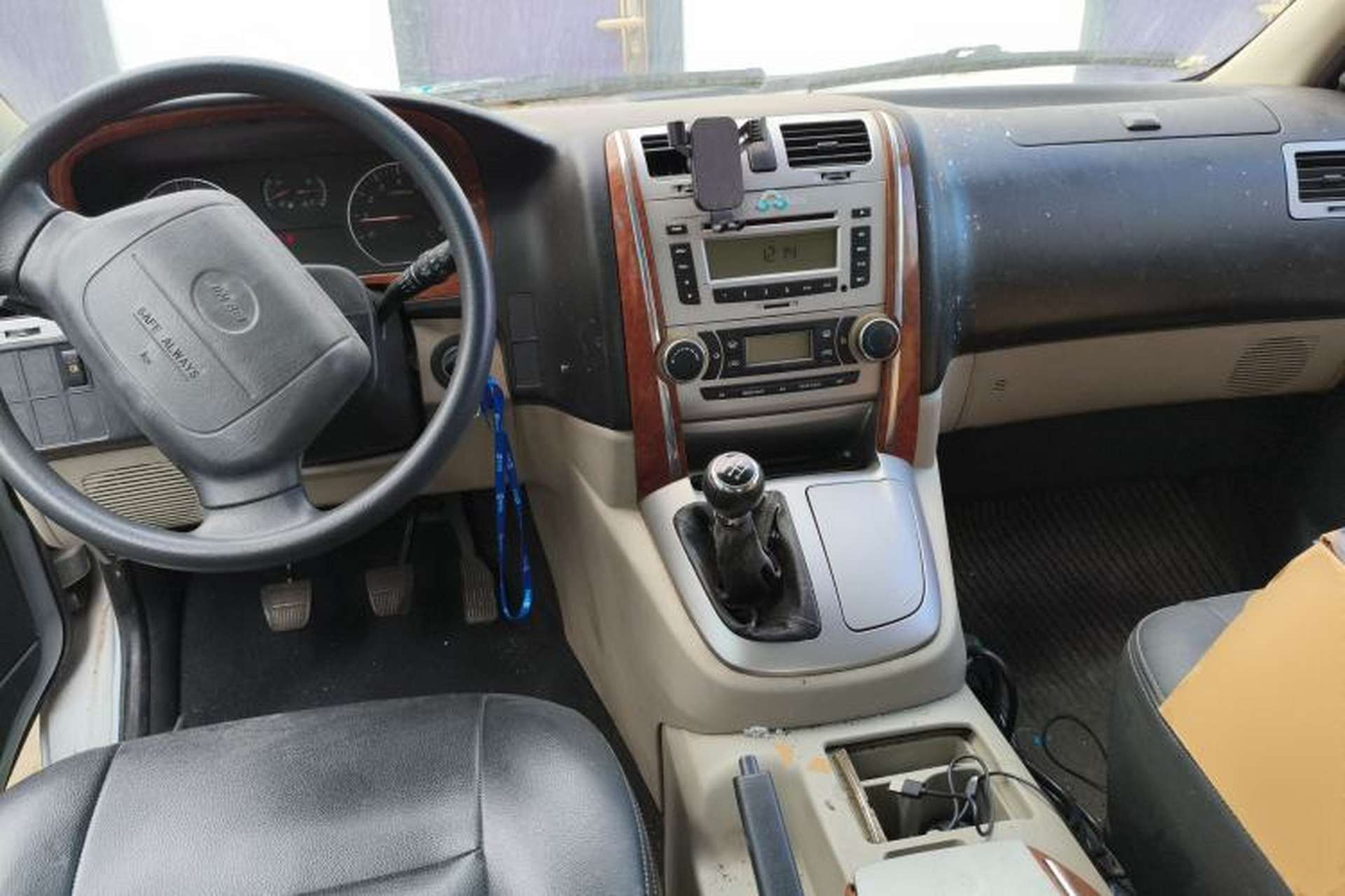 Used Jinbei Grace 2015 2.0L Classic Edition Standard Model Long Wheelbase 7/9 Seats Interior 2