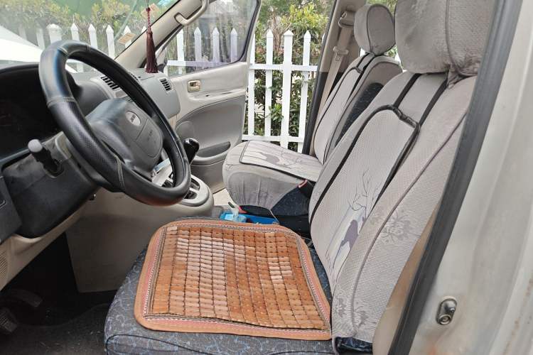 Used Jinbei Grace 2015 2.0L Classic Edition Standard Model Long Wheelbase 7/9 Seats Left Front Seat