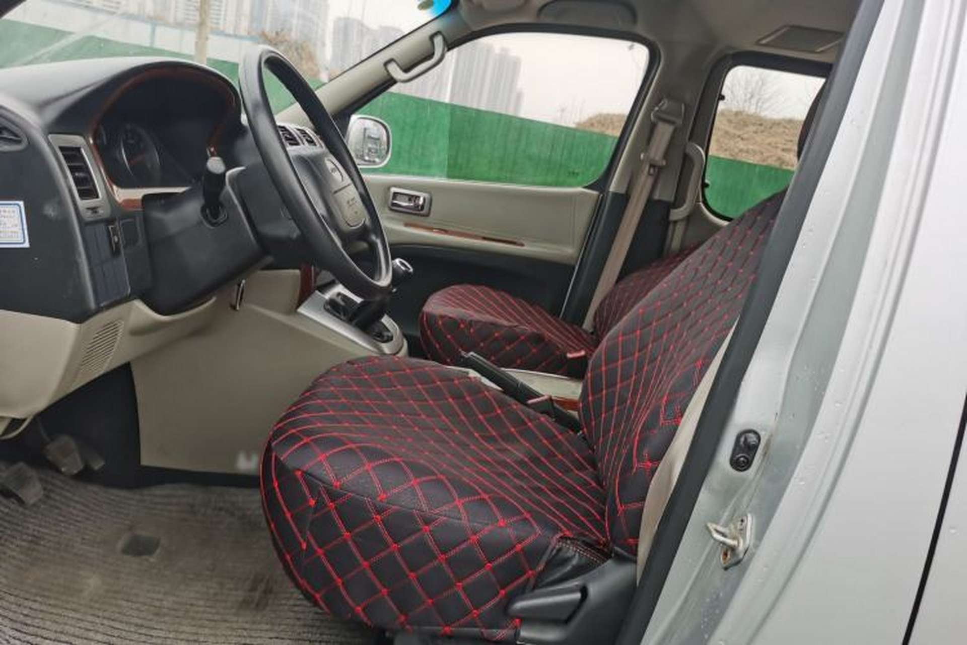 Used Jinbei Grace 2015 2.0L Classic Edition Standard Model Long Wheelbase 7/9 Seats Left Front Seat