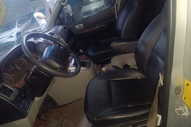 Used Jinbei Grace 2015 2.0L Classic Edition Standard Model Long Wheelbase 7/9 Seats Left Front Seat