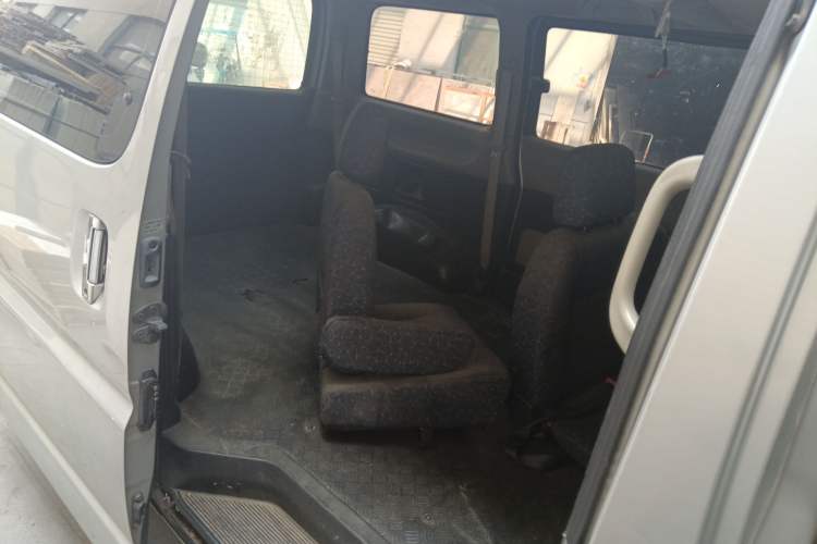 Used Jinbei Grace 2015 2.0L Classic Edition Standard Model Short Wheelbase 7 Seats Left Rear Seat