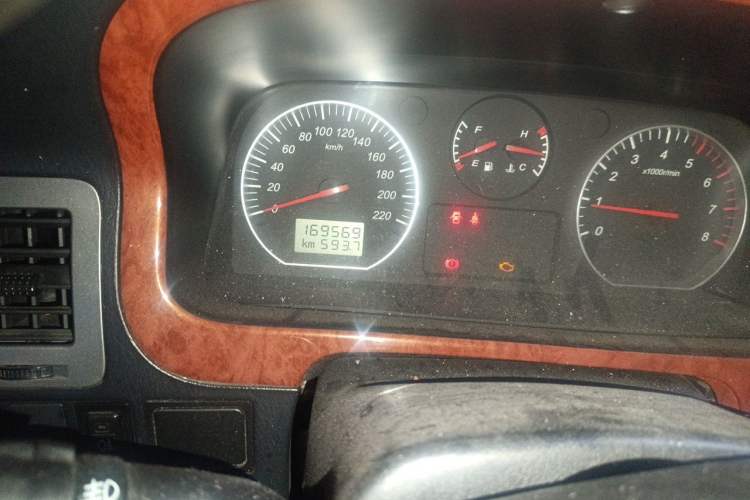 Used Jinbei Grace 2015 2.0L Classic Edition Standard Model Long Wheelbase 7/9 Seats Odometer Close Up
