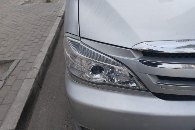 Used Jinbei Grace 2015 2.0L Classic Edition Standard Model Long Wheelbase 7/9 Seats Right Front Headlight