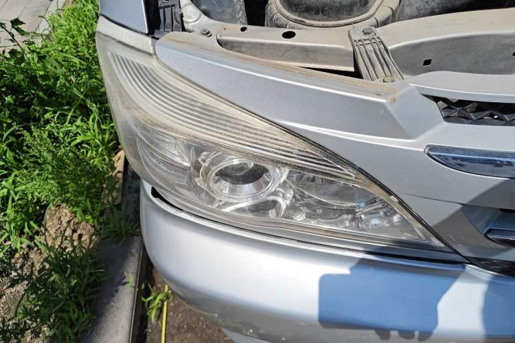 Used Jinbei Grace 2015 2.0L Classic Edition Basic Model Long Wheelbase 7-Seater Right Front Headlight