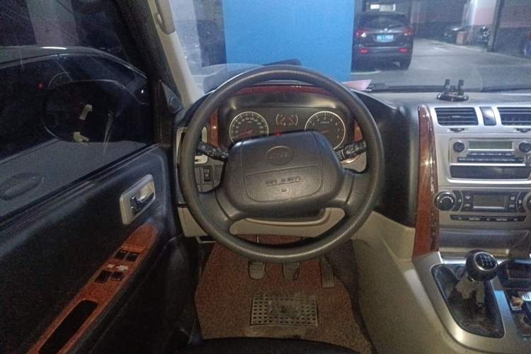 Used Jinbei Grace 2015 2.0L Classic Edition Standard Model Long Wheelbase 7/9 Seats Steering Wheel