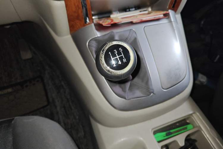 Used Jinbei Grace 2015 2.0L Classic Edition Standard Model Long Wheelbase 7/9 Seats Gear Lever