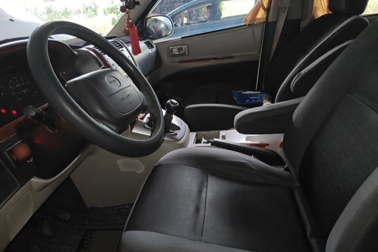 Used Jinbei Grace 2015 2.0L Classic Edition Standard Model Long Wheelbase 7/9 Seats Left Front Seat