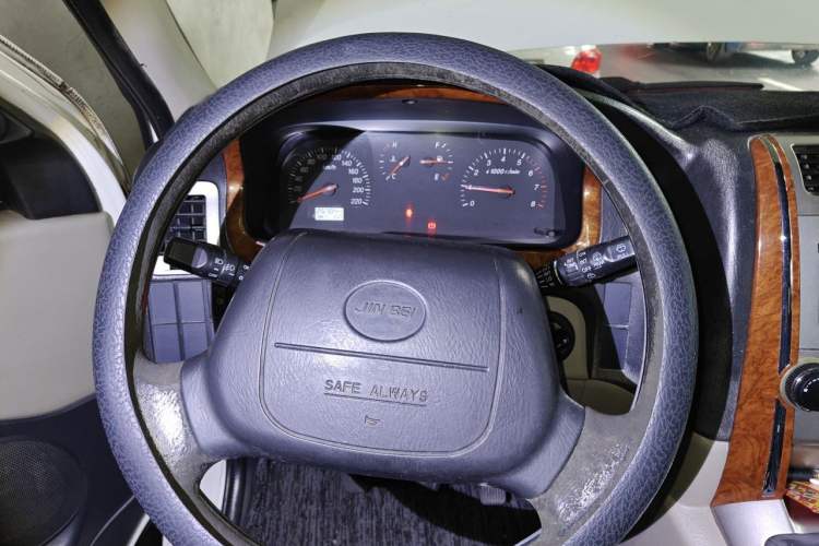 Used Jinbei Grace 2015 2.0L Classic Edition Standard Model Long Wheelbase 7/9 Seats Steering Wheel