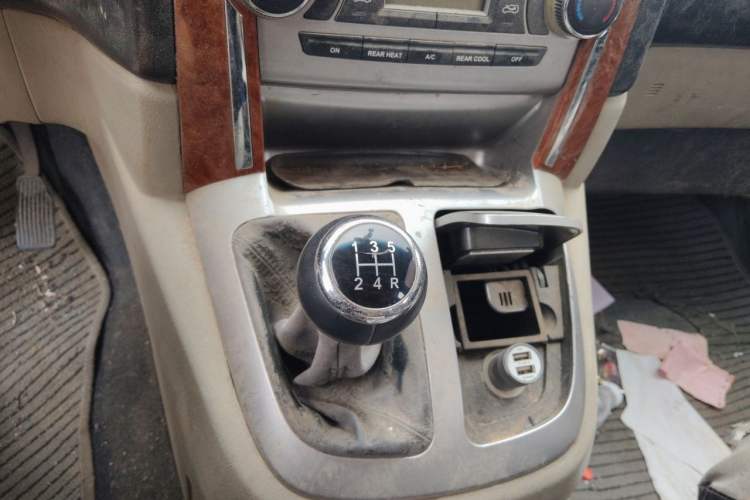Used Jinbei Grace 2016 2.0L Express Luxury Edition Gear Lever