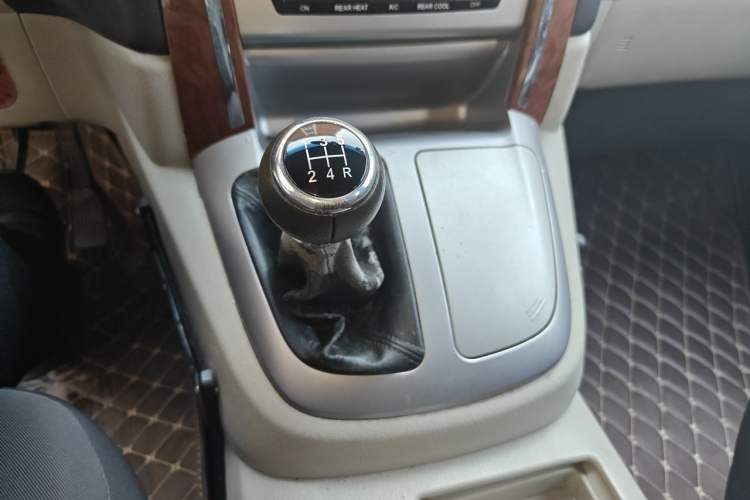 Used Jinbei Grace 2016 2.2L Classic Edition Standard Version Long Wheelbase 10 Seats Gear Lever