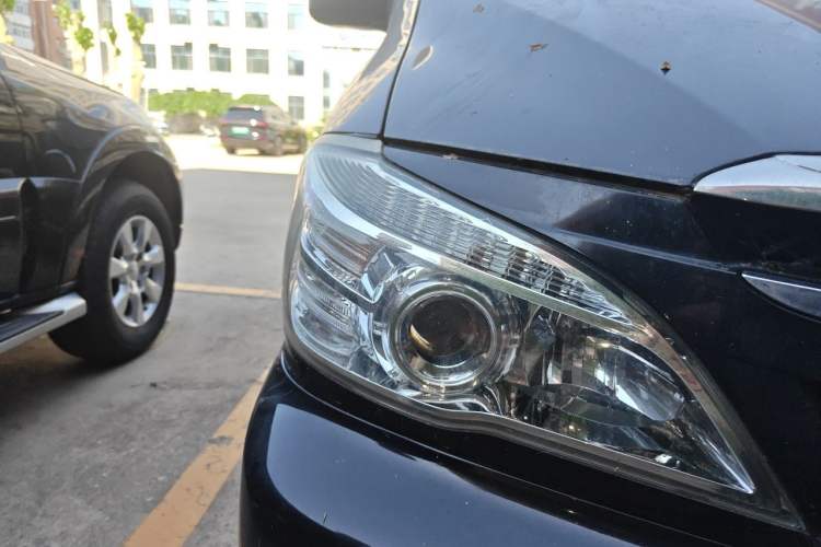 Used Jinbei Grace 2016 2.2L Classic Edition Standard Version Long Wheelbase 10 Seats Right Front Headlight