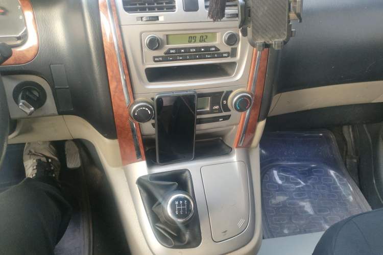 Used Jinbei Grace 2016 2.0L Standard Delivery Version Audio And AC Panel
