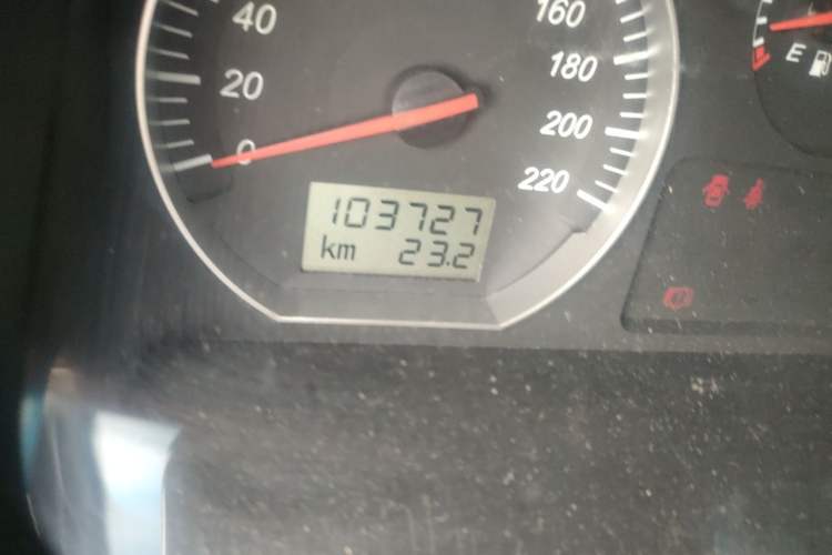 Used Jinbei Grace 2016 2.0L Standard Delivery Version Odometer Close Up