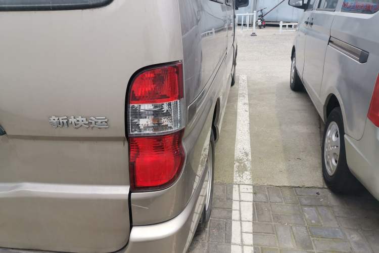 Used Jinbei Grace 2016 2.0L Express Utility Model Exterior 6