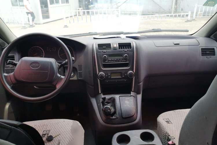 Used Jinbei Grace 2016 2.0L Express Utility Model Interior 2