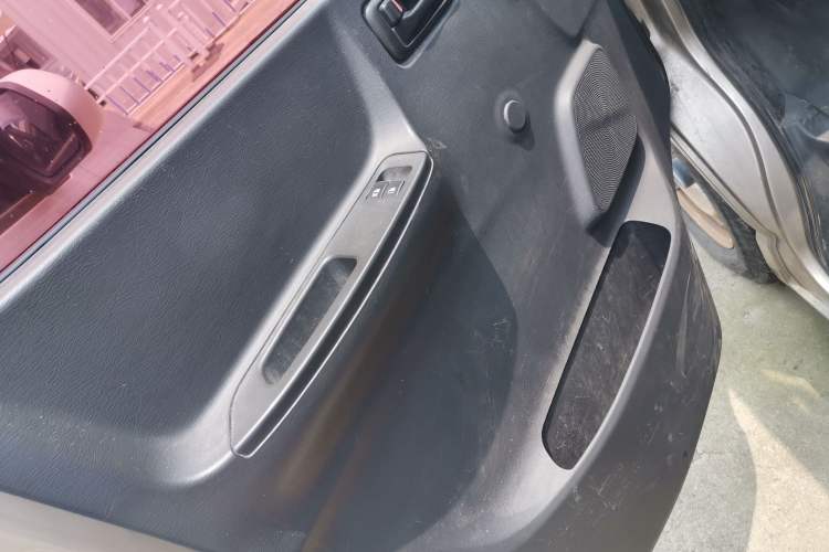 Used Jinbei Grace 2016 2.0L Express Utility Model Interior 7