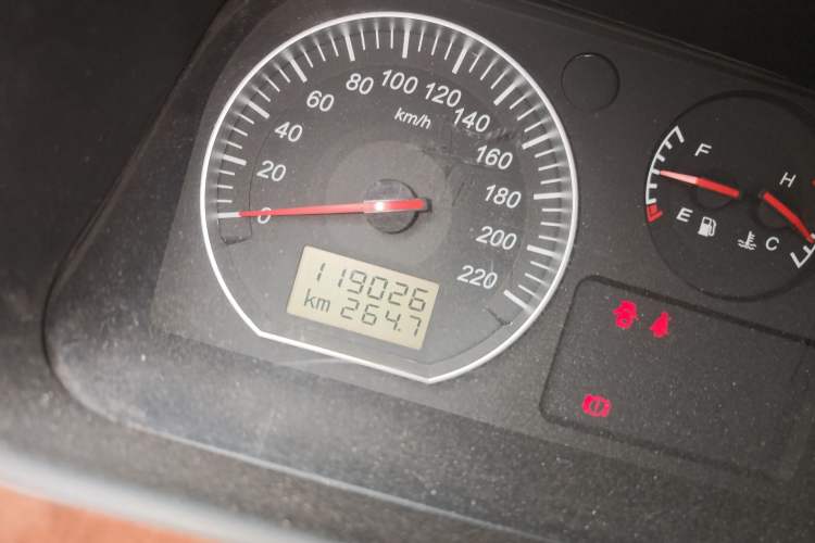 Used Jinbei Grace 2016 2.0L Express Utility Model Odometer Close Up
