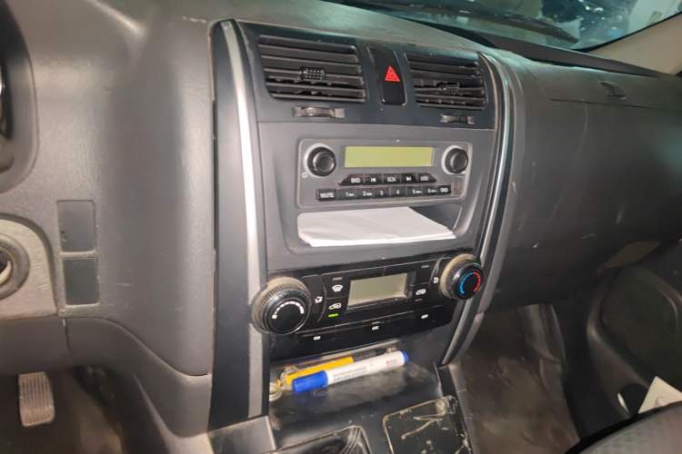 Used Jinbei Grace 2016 2.0L Standard Delivery Version Audio And AC Panel
