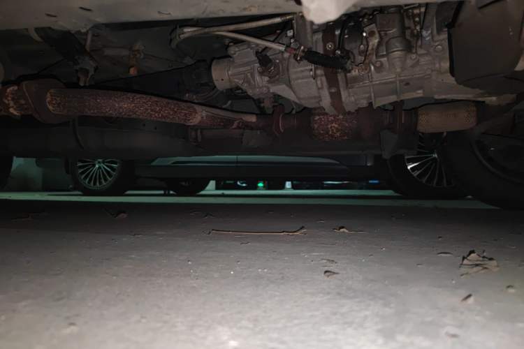 Used Jinbei Grace 2016 2.0L Standard Delivery Version Chassis Front Right