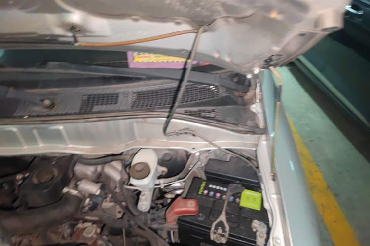 Used Jinbei Grace 2016 2.0L Standard Delivery Version Engine Bay Left