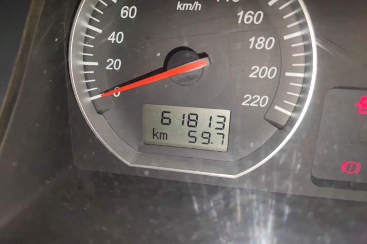 Used Jinbei Grace 2016 2.0L Standard Delivery Version Odometer Close Up