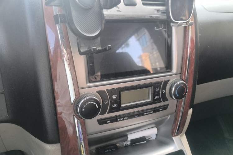 Used Jinbei Grace 2016 2.0L Express Utility Model Audio And AC Panel