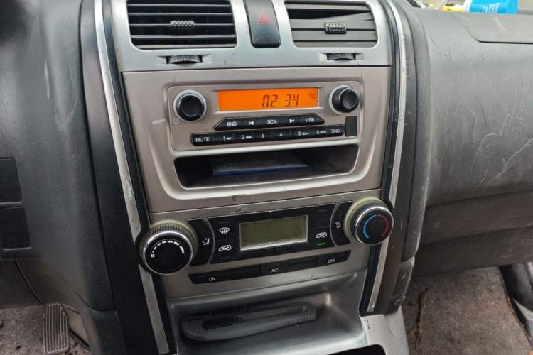 Used Jinbei Grace 2016 2.0L Express Utility Model Audio And AC Panel