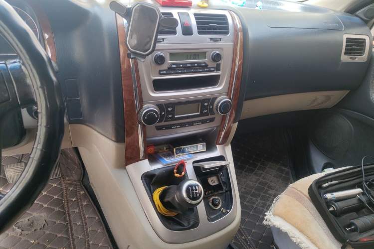 Used Jinbei Grace 2016 2.0L Classic Edition Luxury Long-Wheelbase 9-Seater Audio And AC Panel