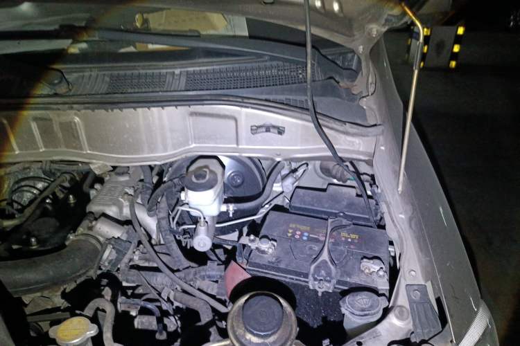 Used Jinbei Grace 2016 2.0L Express Utility Model Engine Bay Left